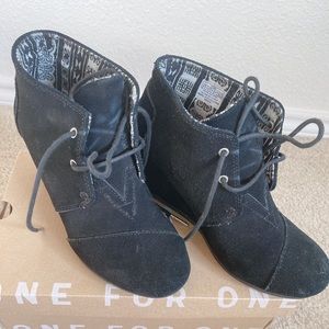 TOMS Black Suede Desert Wedge